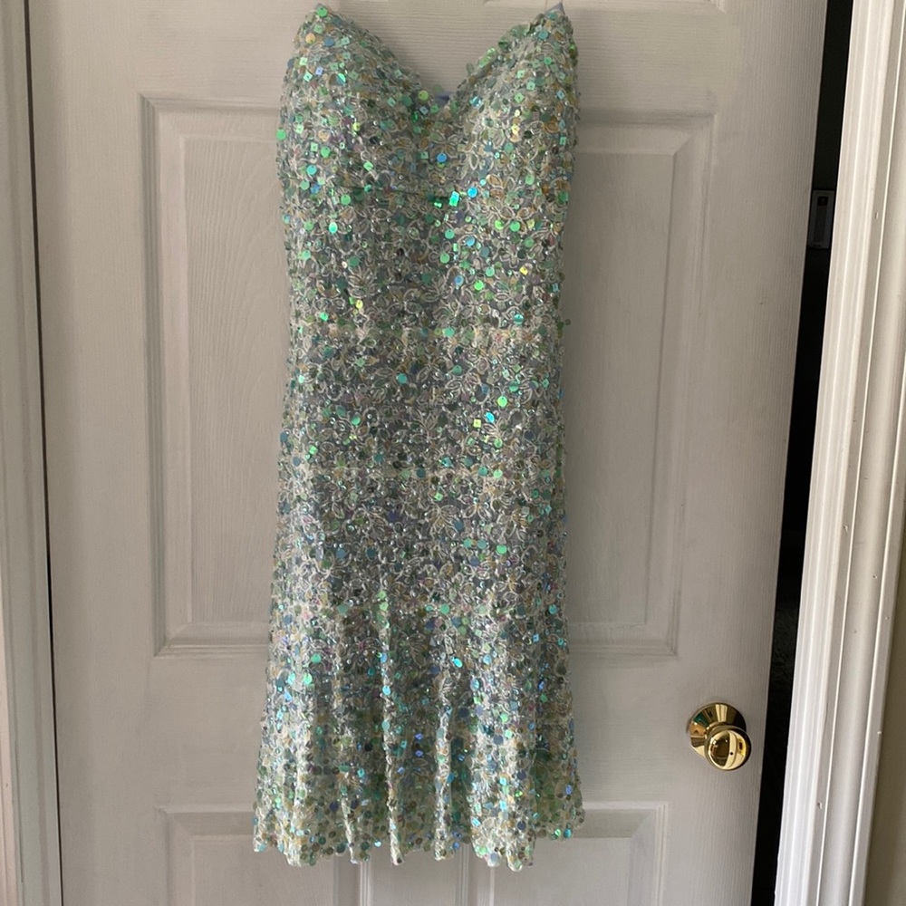Stunning Aqua Colored Strapless Jovani Dress. Form fitting has flounce on bottom